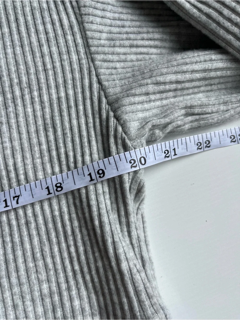 ALO cropped Muse Hoodie- athletic heather grey